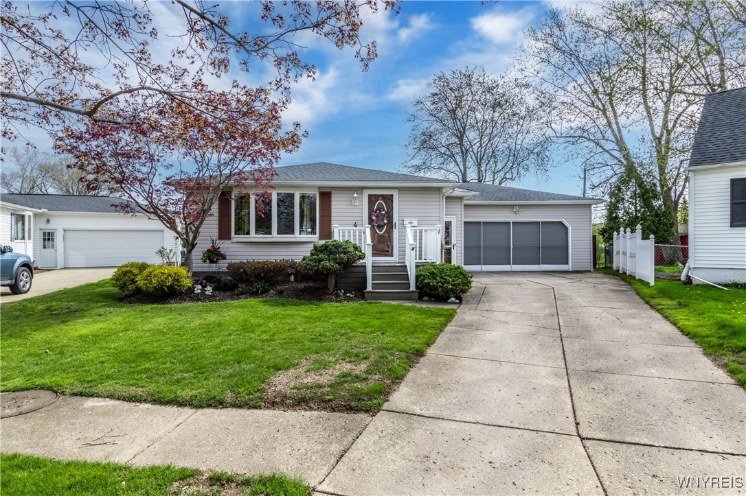 4 Rondelay Court, Cheektowaga, New York image 1