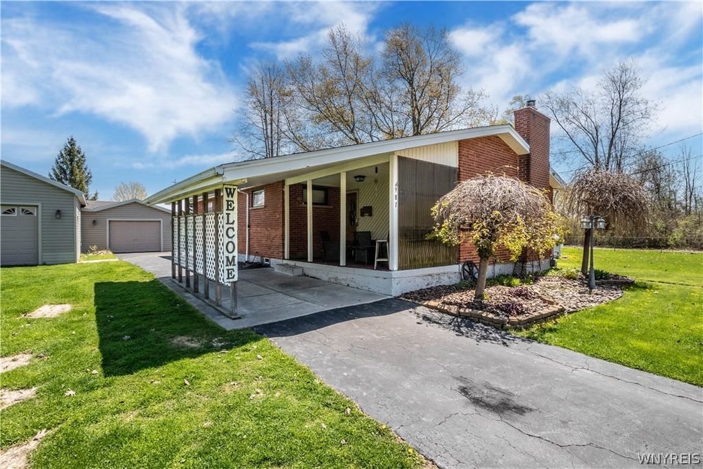 Photo of 981 96th Street, Niagara Falls, NY 14304 (MLS # B1675146)
