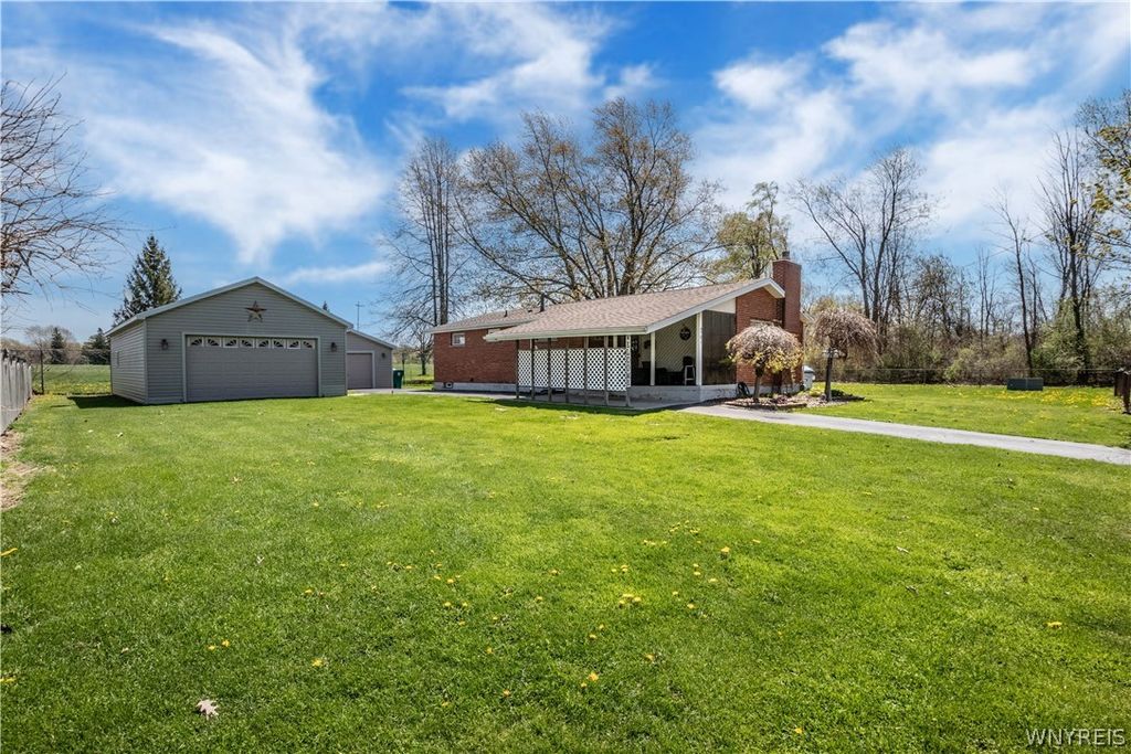 Photo of 981 96th Street, Niagara Falls, NY 14304 (MLS # B1675146)