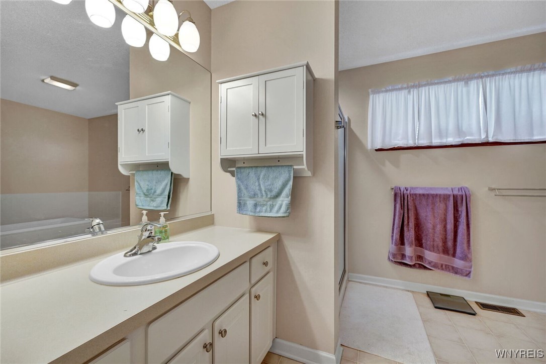 3960 Walden Avenue, Lancaster, New York image 20