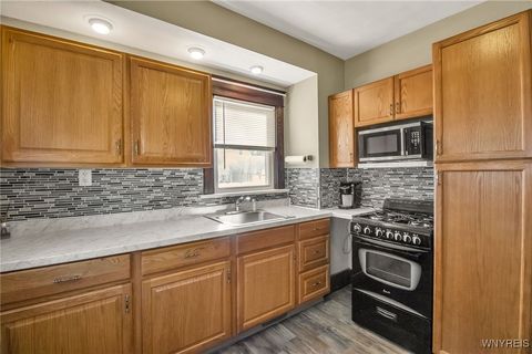 Tiny photo for 519 E Thompson Street, North Tonawanda, NY 14120 (MLS # B1660437)