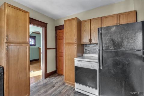 Tiny photo for 519 E Thompson Street, North Tonawanda, NY 14120 (MLS # B1660437)