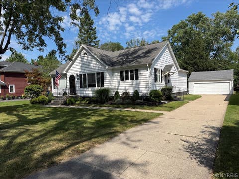 Photo of 88 Royal Parkway E, Amherst, NY 14221 (MLS # B1705053)