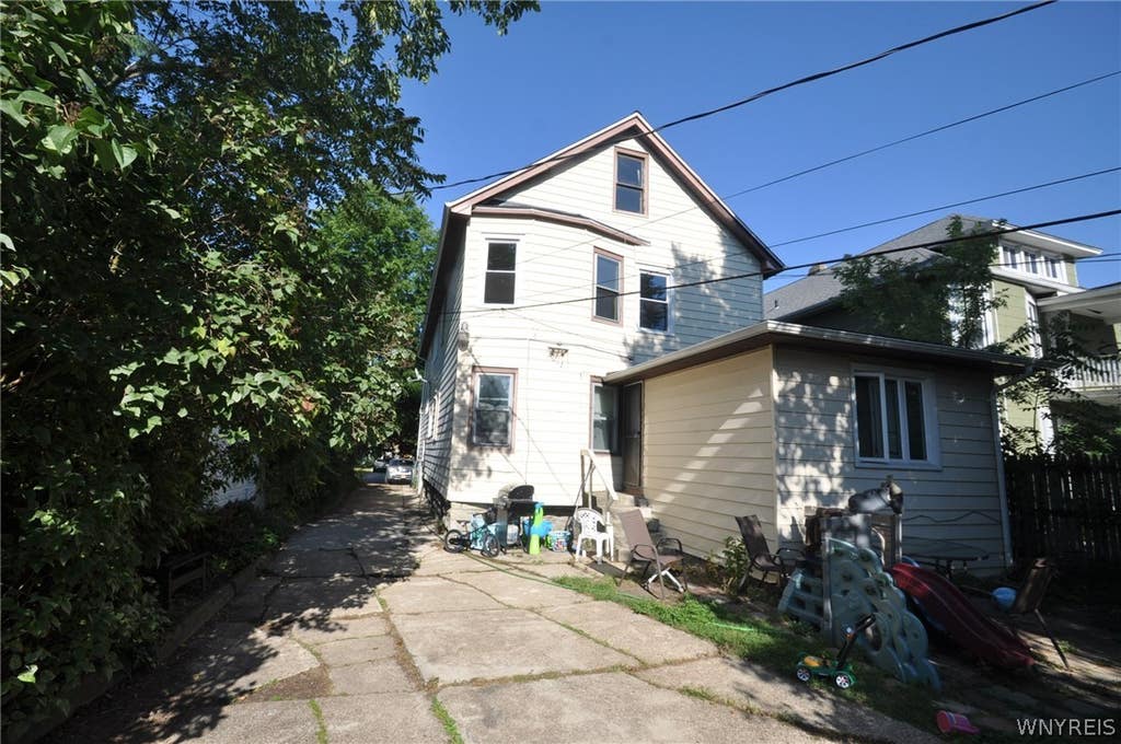 Photo of 9 Wellington Road, Buffalo, NY 14216 (MLS # B1704841)