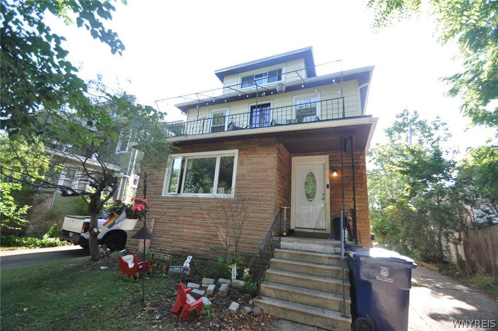 Photo of 9 Wellington Road, Buffalo, NY 14216 (MLS # B1704841)