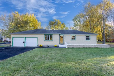 Photo of 8115 Tonawanda Creek Road, Clarence, NY 14051 (MLS # B1645474) Photo of 8115 Tonawanda Creek Road, Clarence, NY 14051 (MLS # B1645474)