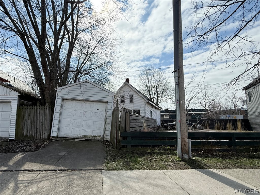 507 W Utica Street
