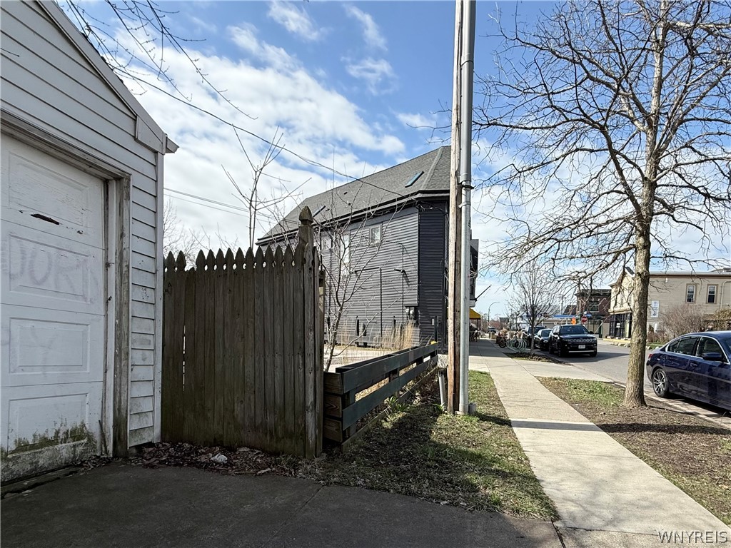 507 W Utica Street