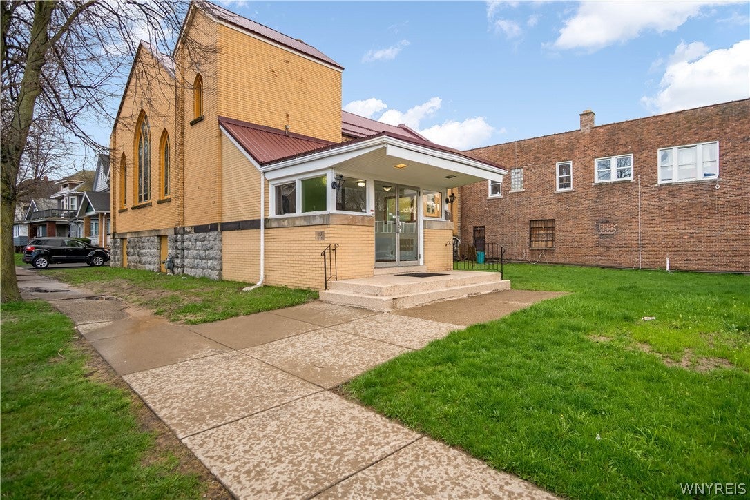 3189 Main Street