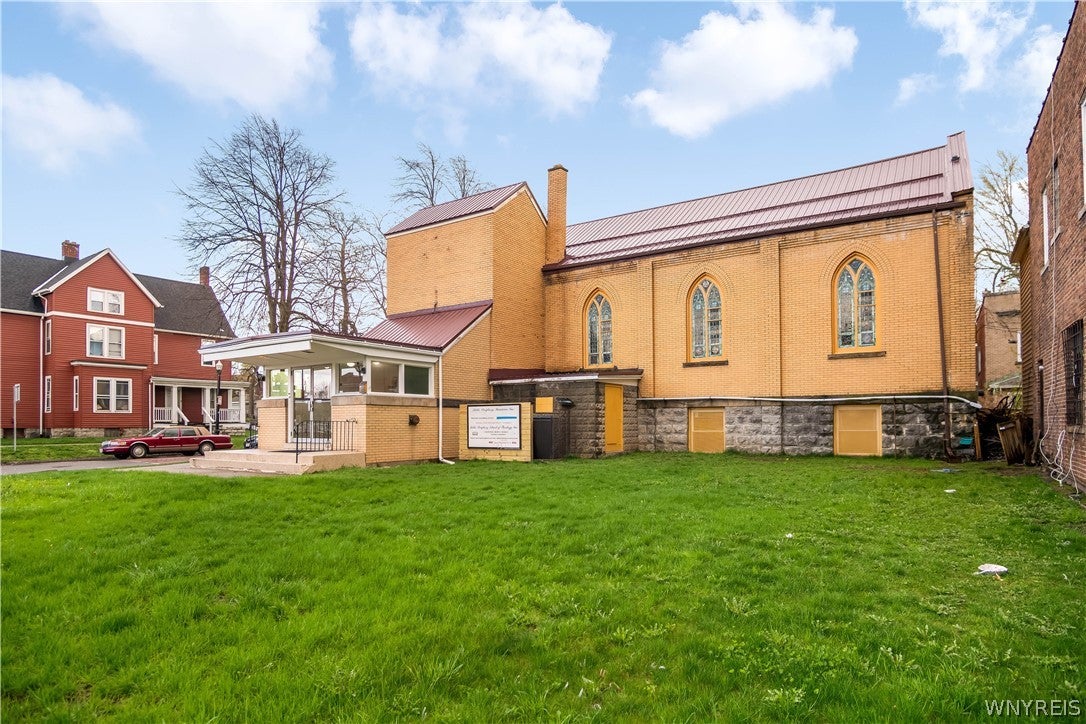 3189 Main Street