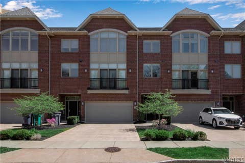Townhouse For Sale - 47 Ojibwa Circle<br/> Buffalo, NY 14202