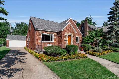 Homes For Sale - 24 Wilshire Road<br/> Tonawanda, NY 14217