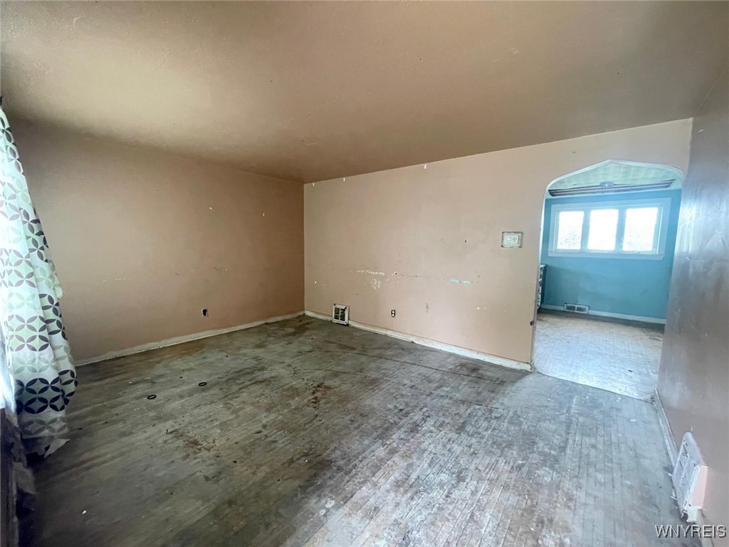 428 Beach Road, Cheektowaga, New York image 4