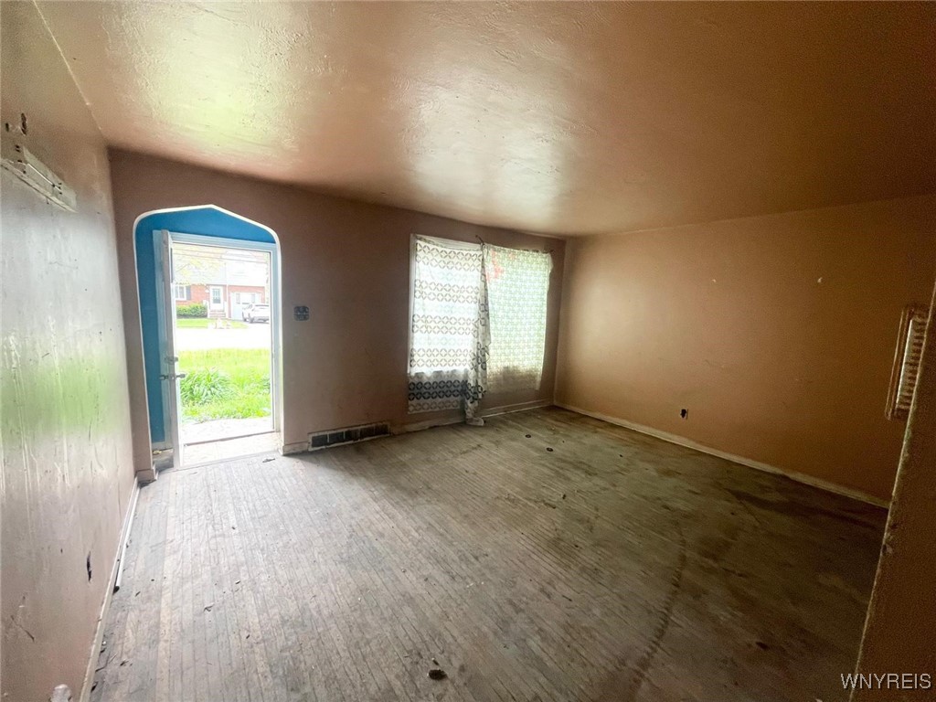 428 Beach Road, Cheektowaga, New York image 3