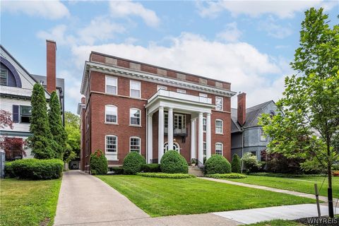 Photo of 107 Oakland Pl #1 Place, Buffalo, NY 14222 (MLS # B1669787)