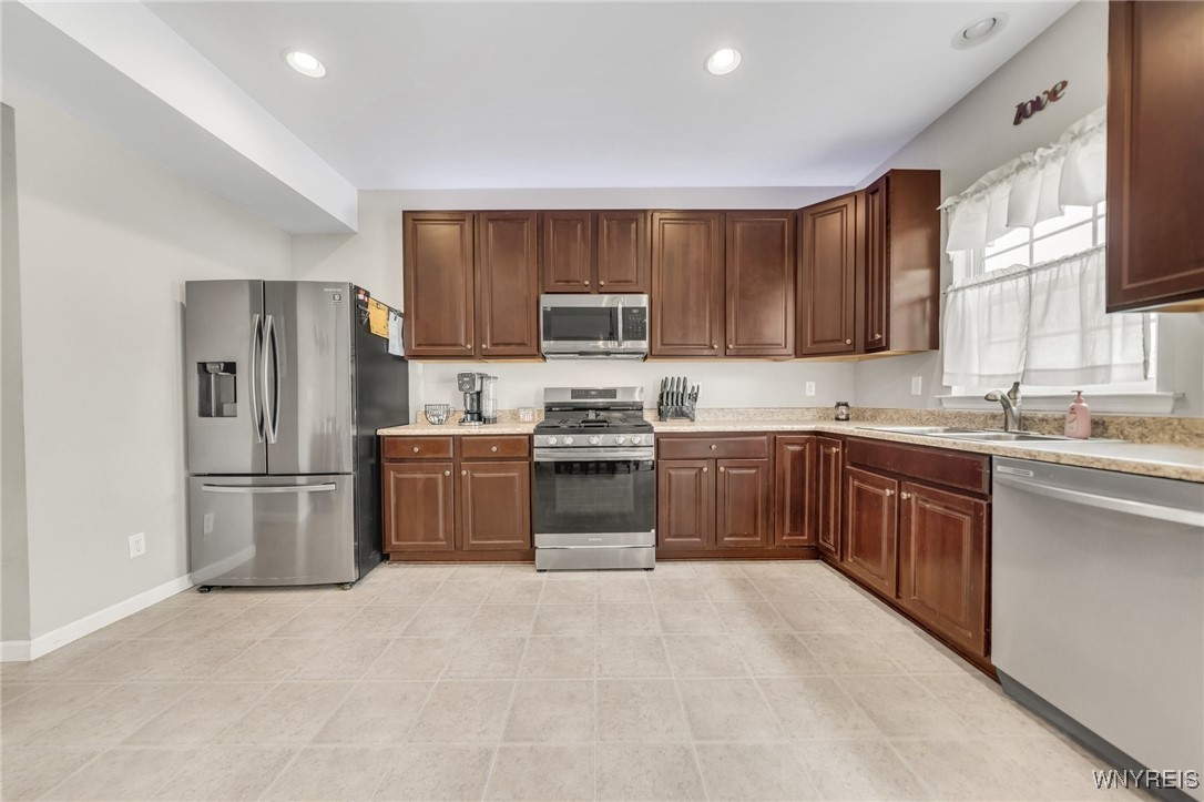 6096 Woodford Drive, Hamburg, New York image 16