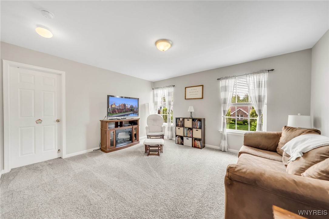 6096 Woodford Drive, Hamburg, New York image 44