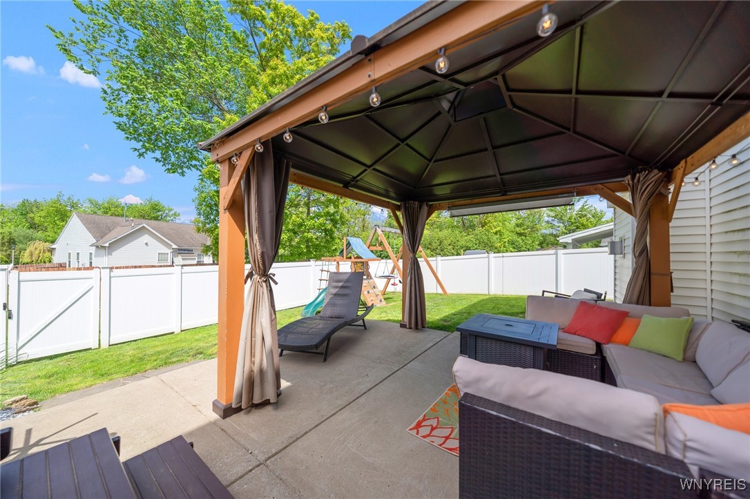 6096 Woodford Drive, Hamburg, New York image 46