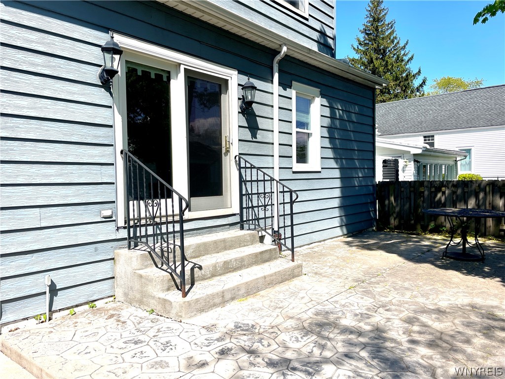 93 Narragansett Road