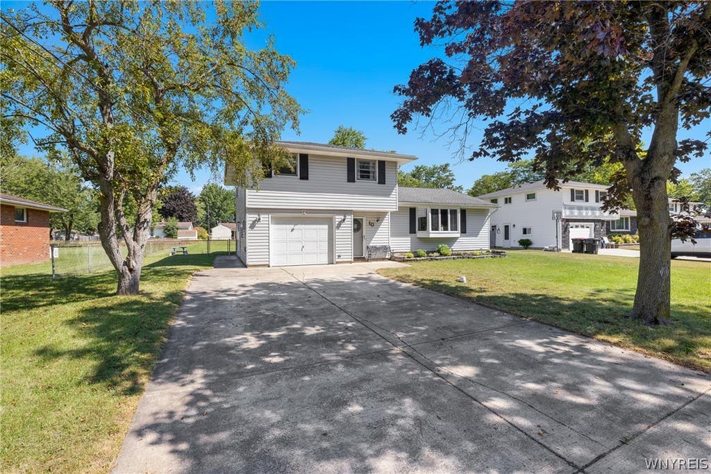 Photo of 10 Meadow Lea Drive, Lancaster, NY 14086 (MLS # B1703740)