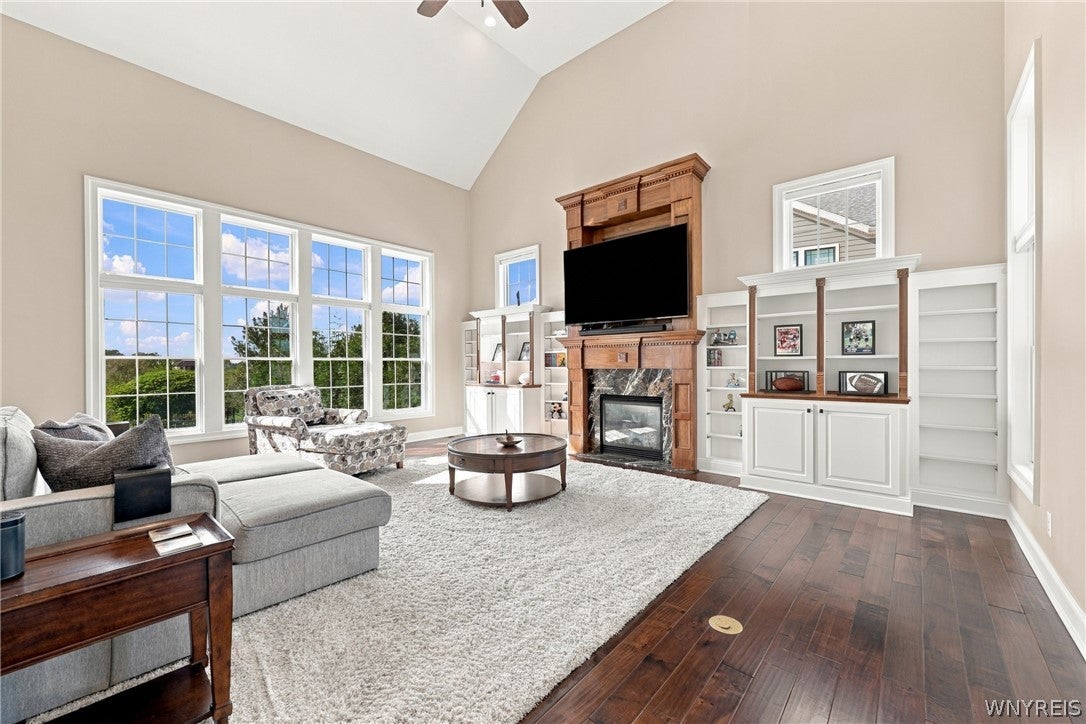 5366 Glenview Drive
