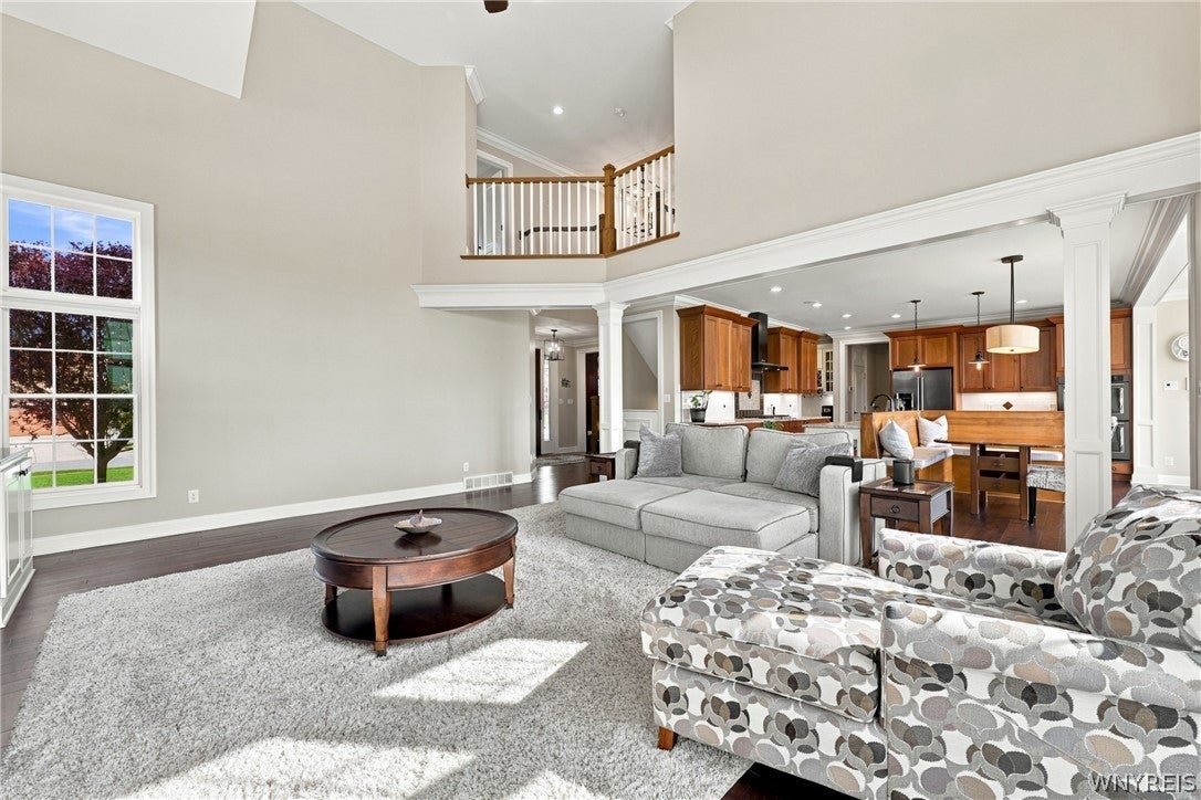 5366 Glenview Drive
