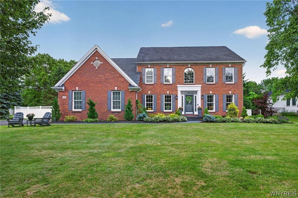 Photo of 35 Norwood Lane, Orchard Park, NY 14127 (MLS # B1700058)