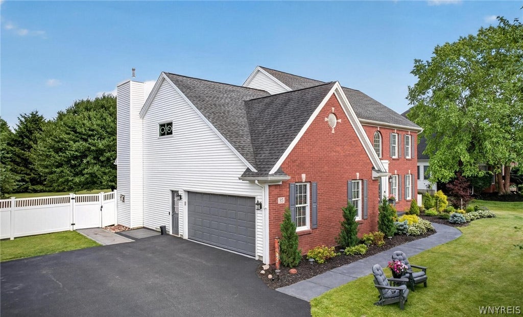 Photo of 35 Norwood Lane, Orchard Park, NY 14127 (MLS # B1700058)
