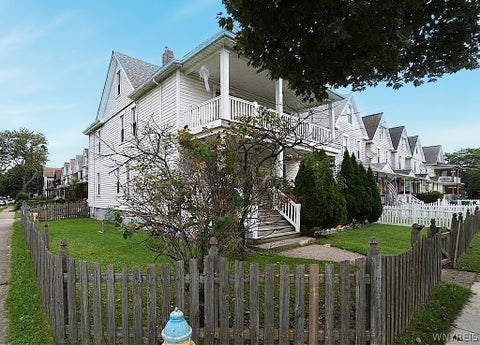Tiny photo for 1304 Walnut Avenue, Niagara Falls, NY 14301 (MLS # B1714358)
