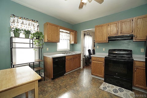 Tiny photo for 1304 Walnut Avenue, Niagara Falls, NY 14301 (MLS # B1714358)