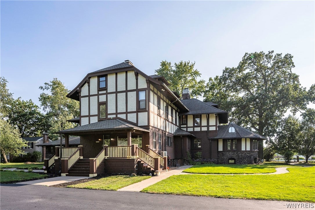 2196 W Oakfield Road