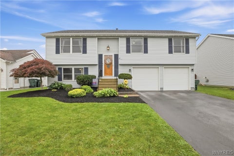 Photo of 11 Doehaven Circle, Lancaster, NY 14043 (MLS # B1714700)
