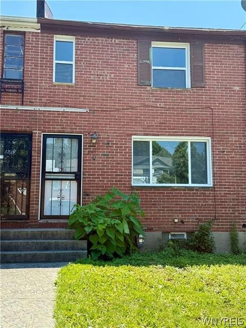 Photo of 7 Bennett Village Vlg, Buffalo, NY 14214 (MLS # B1661425)