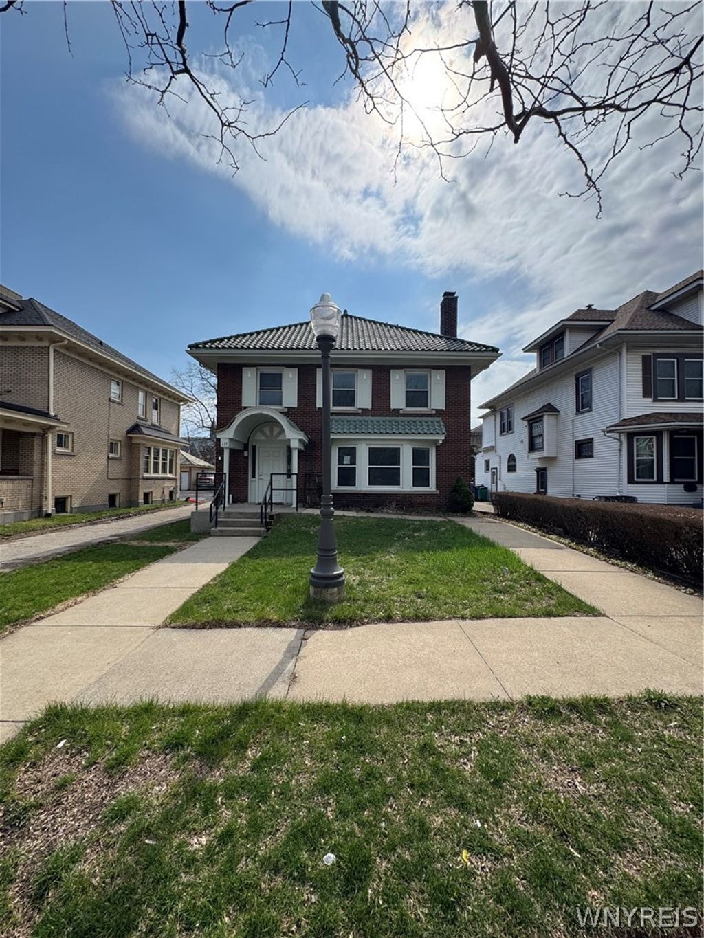Photo of 117 W Humboldt Parkway #B, Buffalo, NY 14214 (MLS # B1673567)