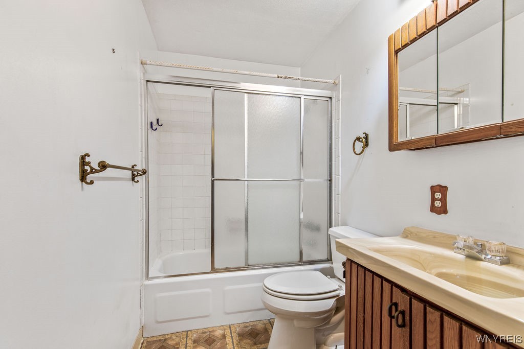 8230 Bitternut Lane, Clay, New York image 24