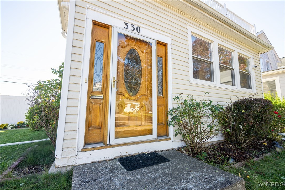 330 W Hazeltine Avenue