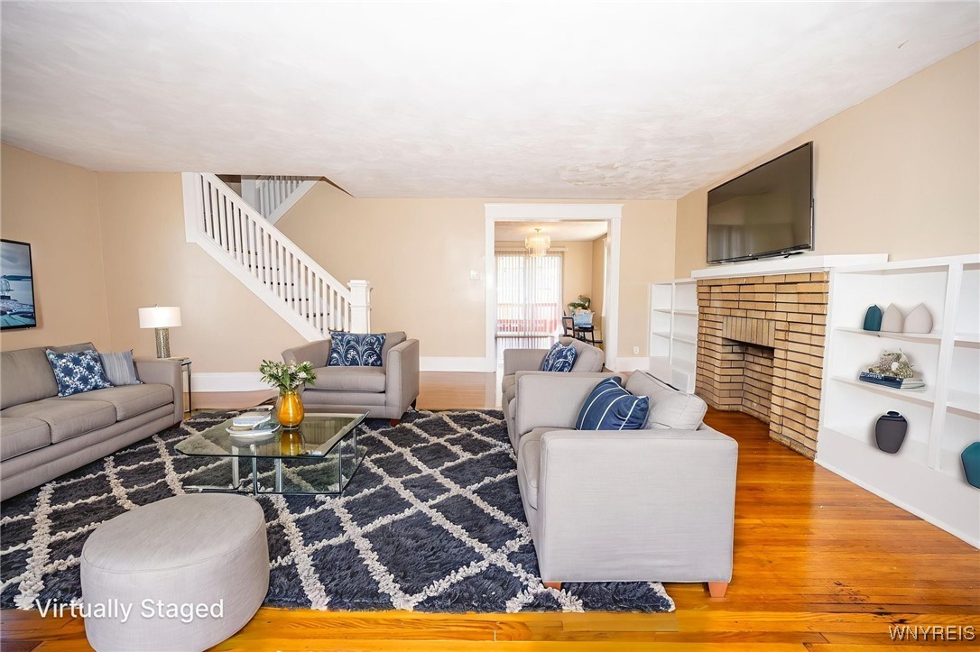 330 W Hazeltine Avenue