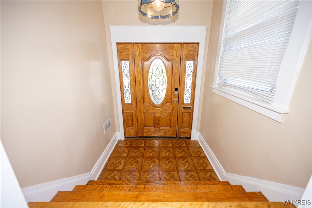 330 W Hazeltine Avenue