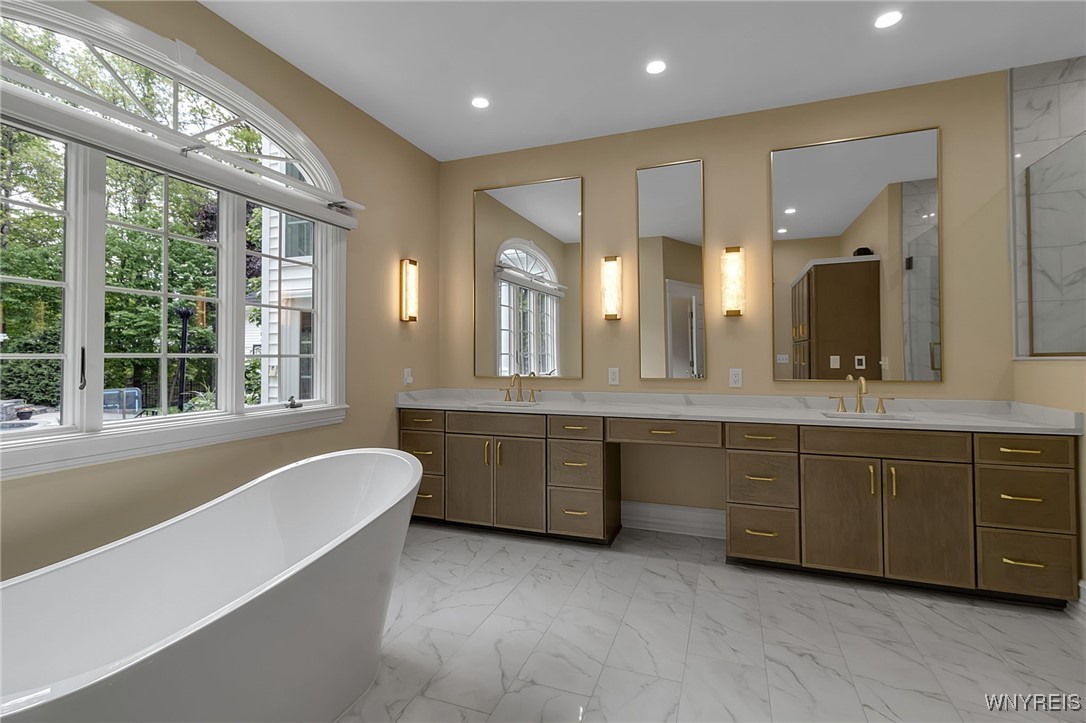 9540 Lakestone Court, Clarence, New York image 32