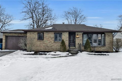 Photo of 31 Castle Court, Amherst, NY 14226 (MLS # B1662814)