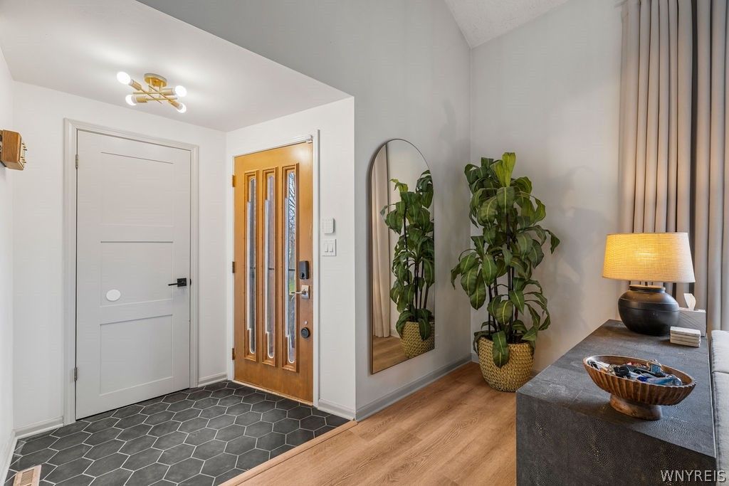 Photo of 10 Royal Oak Circle, Grand Island, NY 14072 (MLS # B1667016)