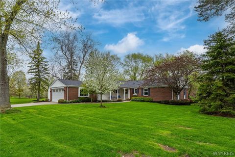 Photo of 5 Knollwood Lane, Amherst, NY 14221 (MLS # B1677078)
