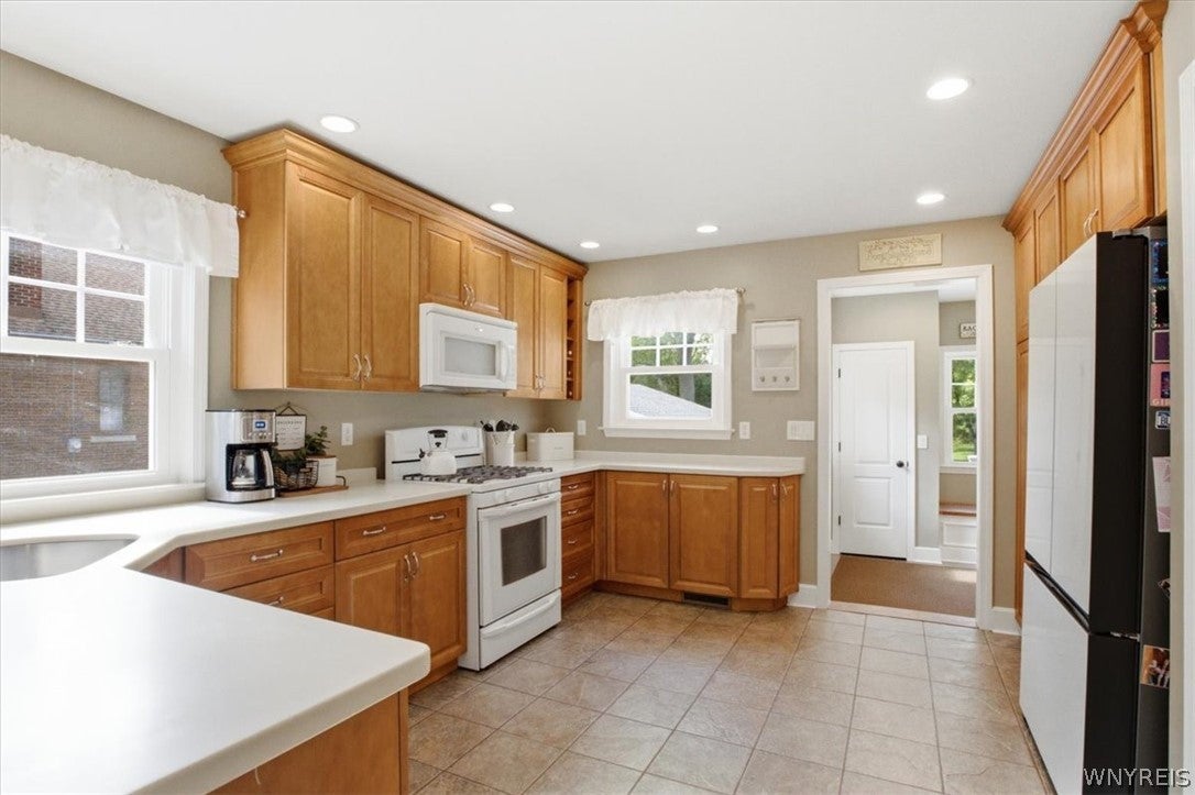 5370 Seneca Street - Photo 4