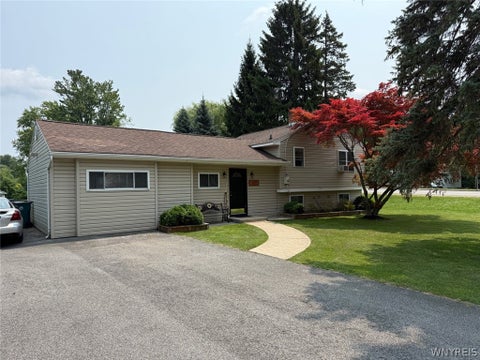 Photo of 1721 Sweeney Street, North Tonawanda, NY 14120 (MLS # B1702417)