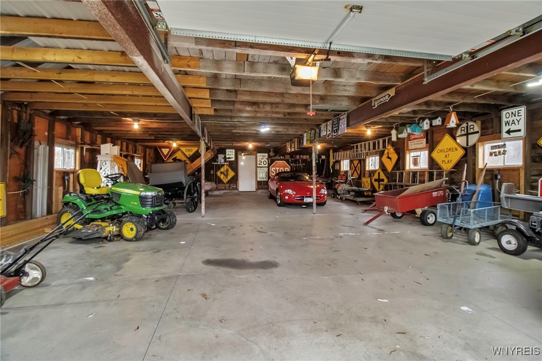 100 May Drive, Elma, New York image 45