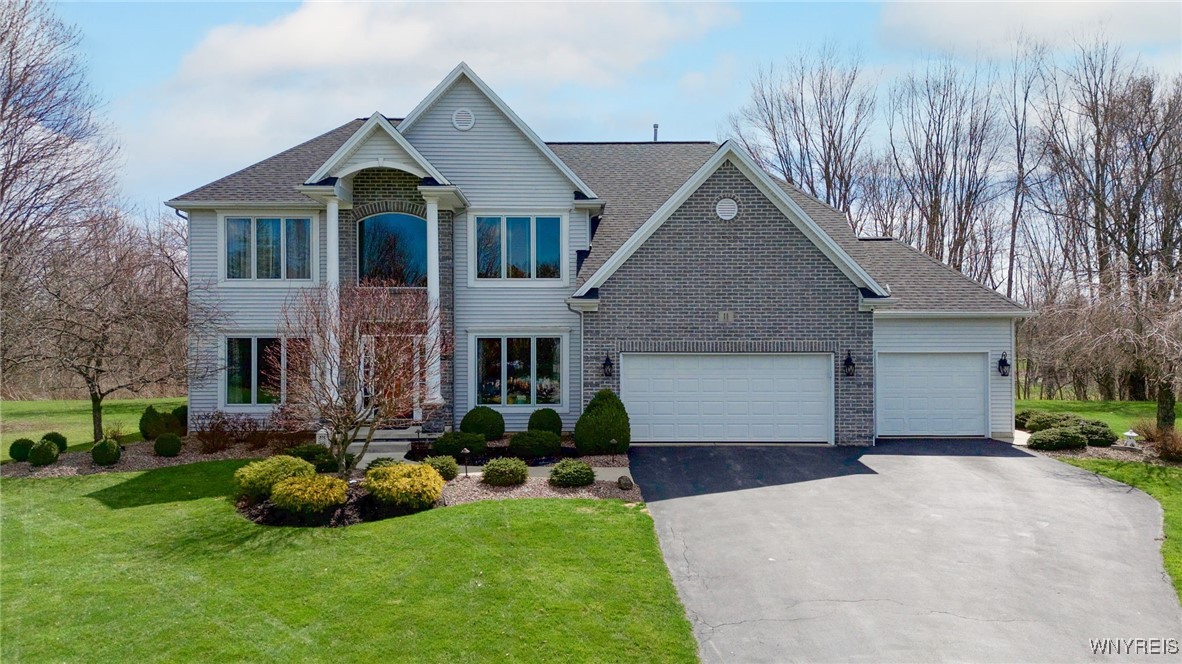 11 Valley Overlook Drive, Lancaster, New York image 1