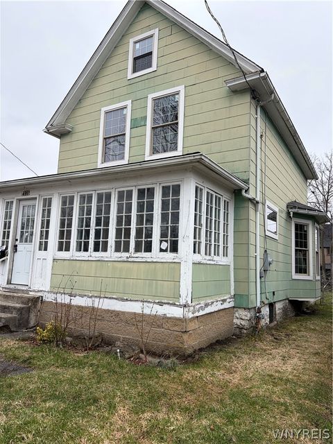 Homes For Sale - 2936 Mckoon Avenue<br/> Niagara County, Niagara Falls, NY 14305