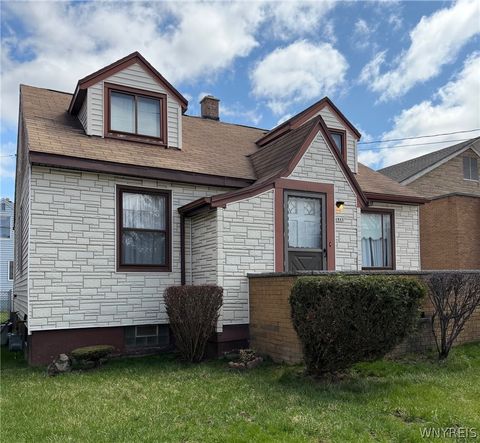 Homes For Sale - 1915 Hyde Park Boulevard<br/> Niagara Falls, NY 14305