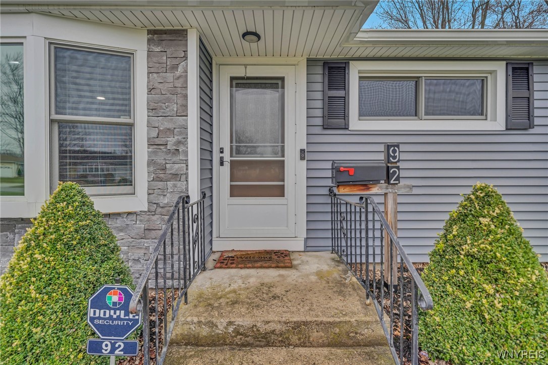 92 Rosemont Drive, Amherst, New York image 2