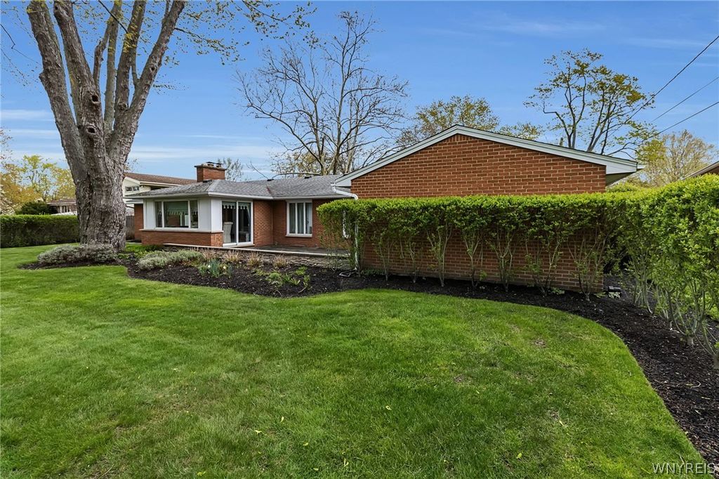 Photo of 130 Troy Del Way WAY, Amherst, NY 14221 (MLS # B1678412)